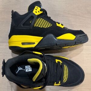 Jordan 4 Retro Thunder